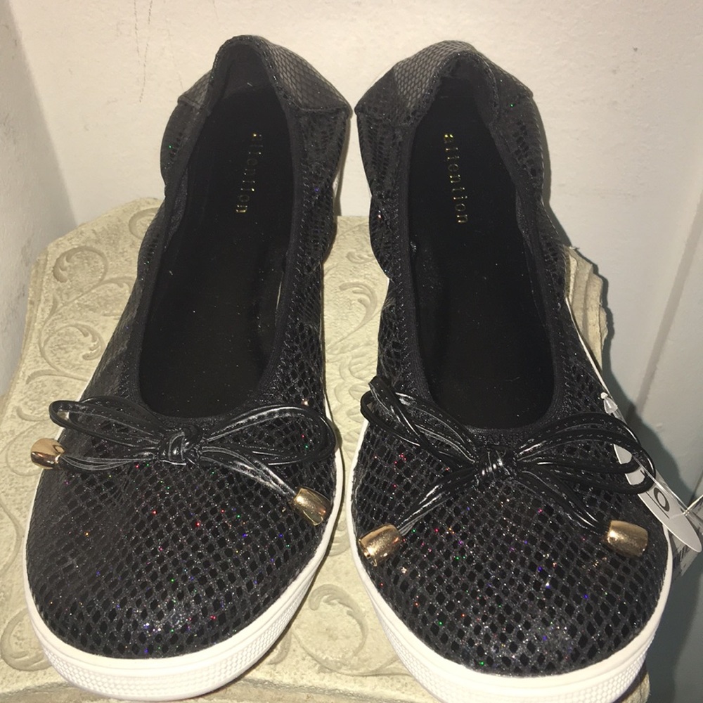 🎉PRICE DROP New Attention Shimr Tassel Slippers🛍